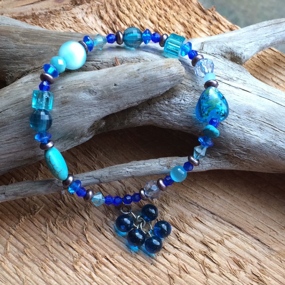Handmade blue bead bracelet with hanging charm